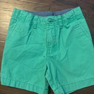 Carter’s 2T green shorts